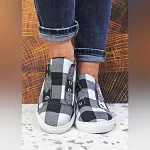 New! Black & White Checked Slip On Sneakers (8)